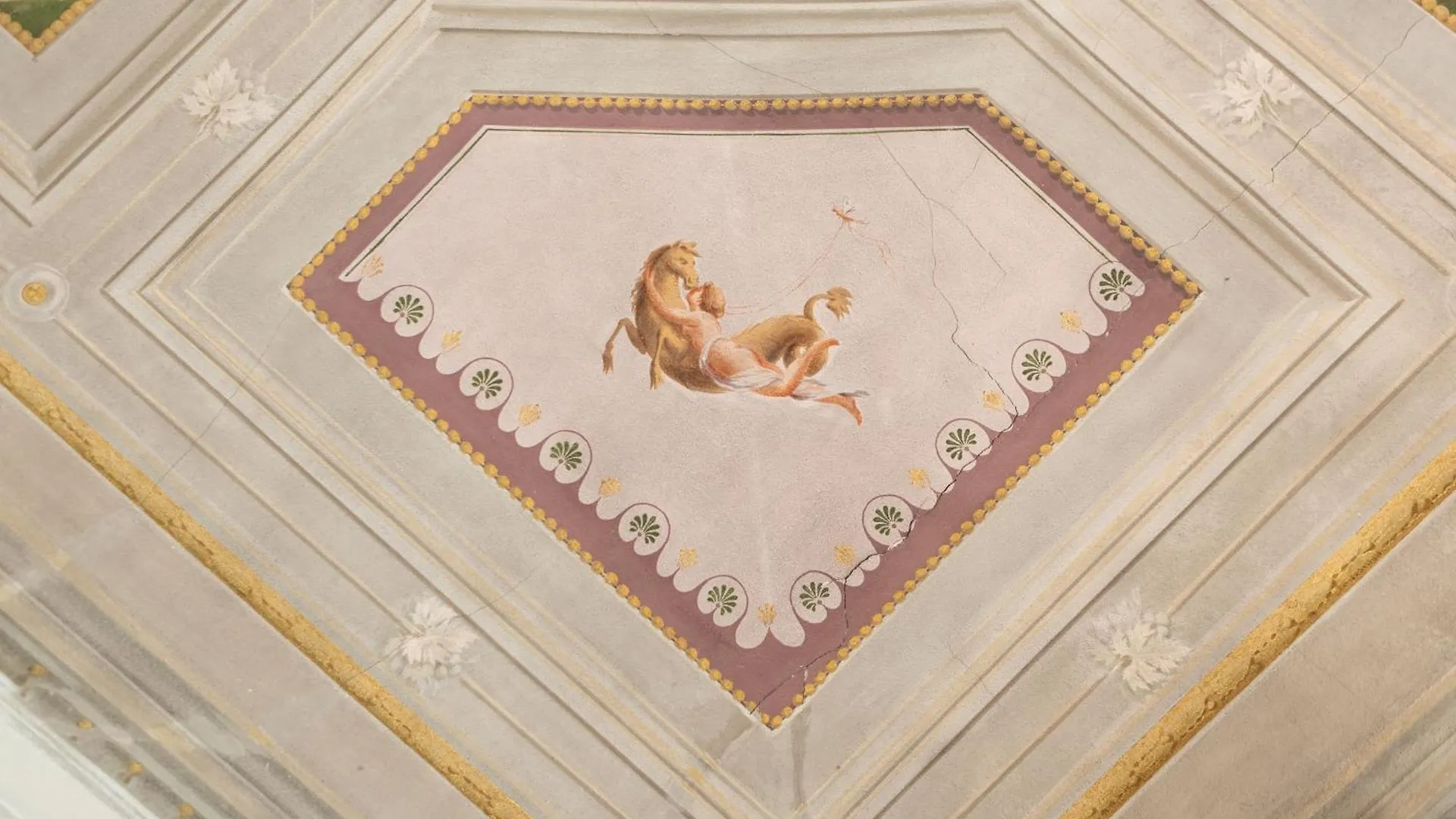 Ricasoli Frescoes Florence Apartment