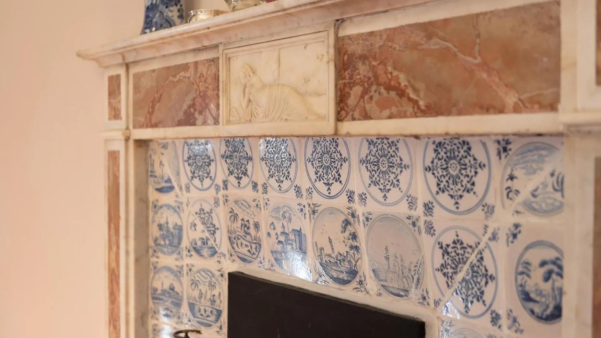 Ricasoli Frescoes Florence Apartment