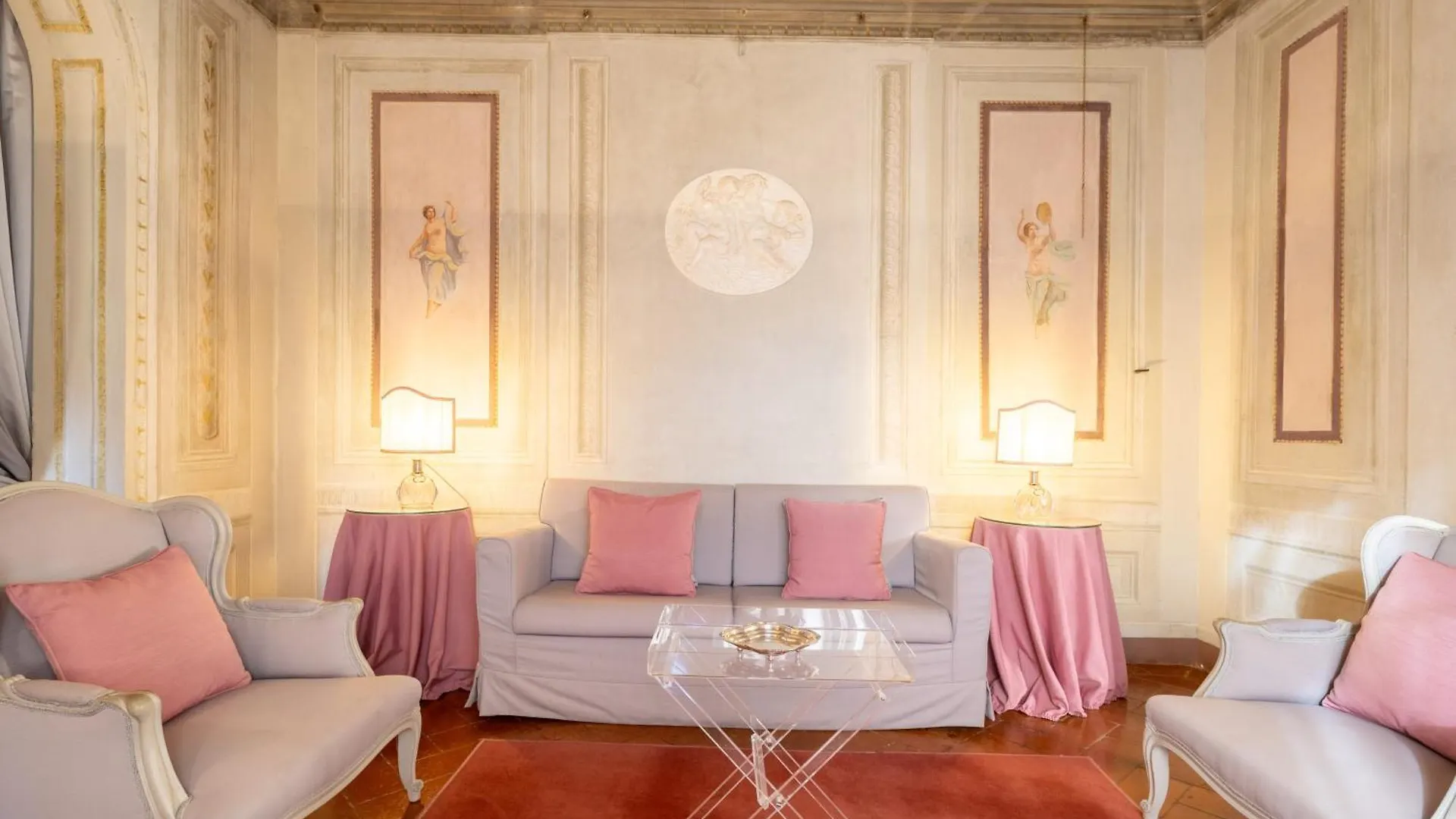 Ricasoli Frescoes Florence Apartment