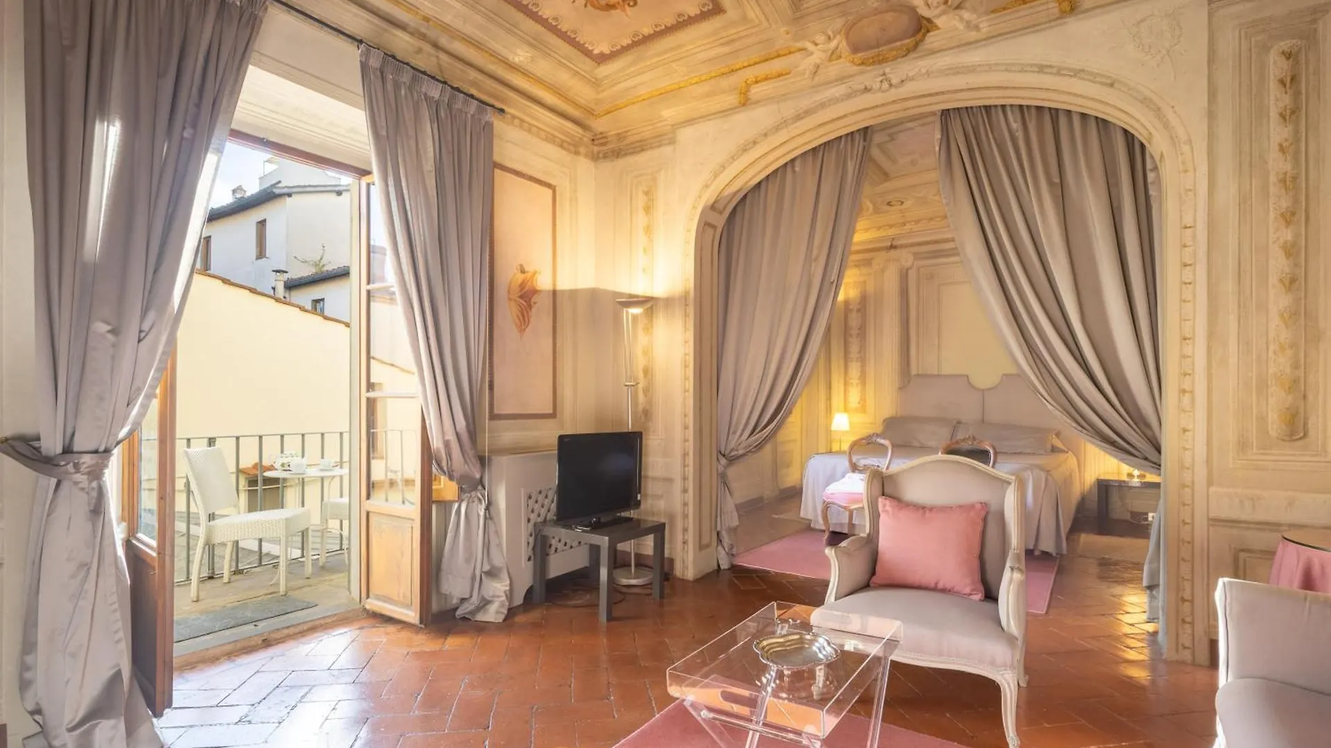 Apartment Ricasoli Frescoes Florence Italy